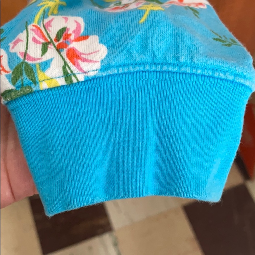 Levi’s Cropped Hoodie - Picture 6 of 6